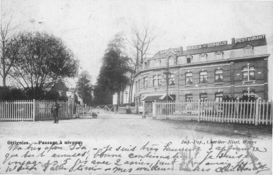 OTTIGNIES PASSAGE A NIVEAU 1904.jpg
